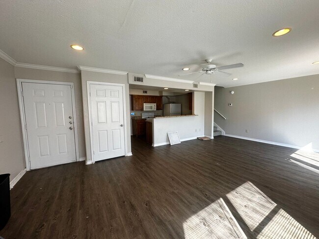 Building Photo - 2527 Pascal Ct