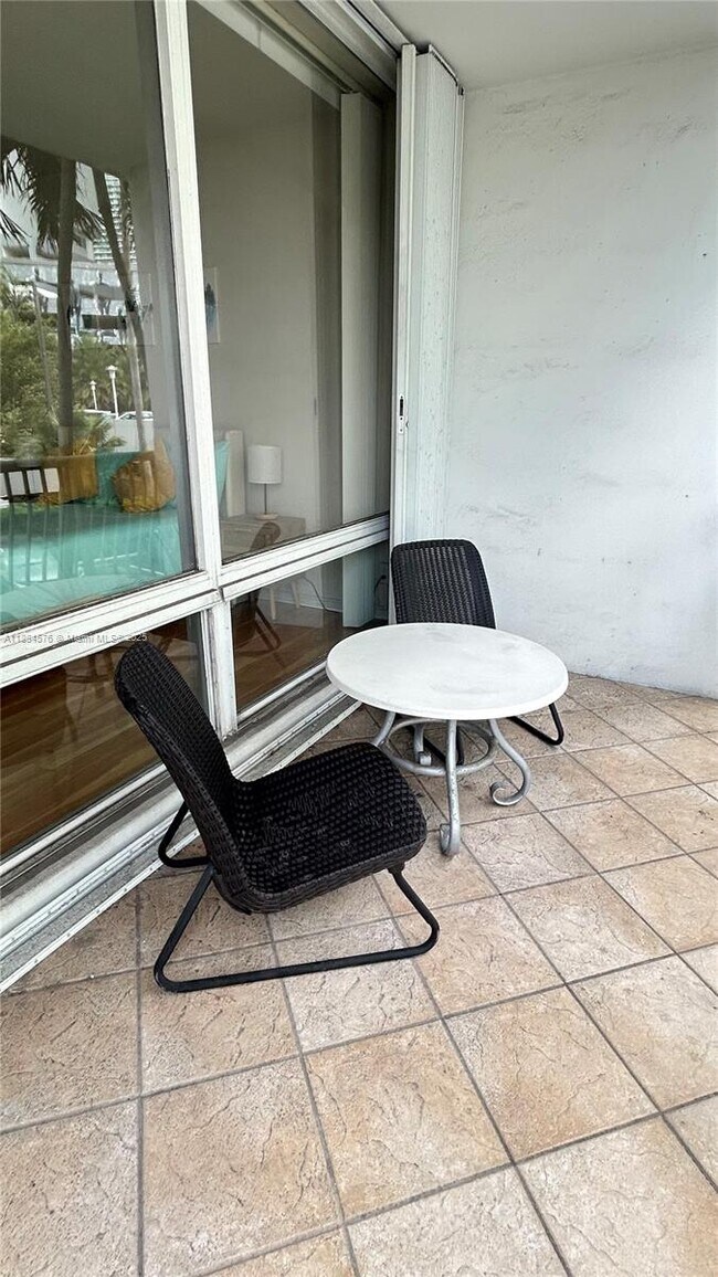 Building Photo - 1408 Brickell Bay Dr