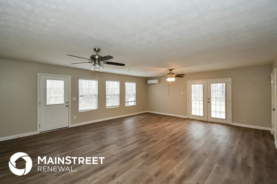 Building Photo - 4070 Oak Stone Dr