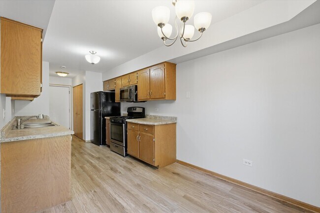 Building Photo - 16051 Laurel Dr
