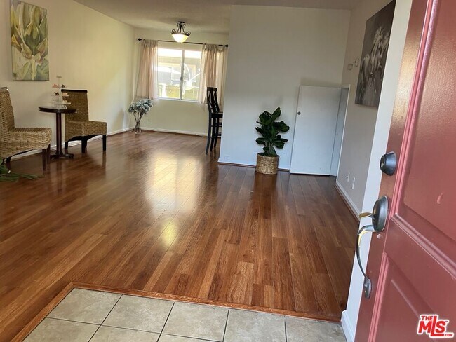 Building Photo - 20258 Cohasset St