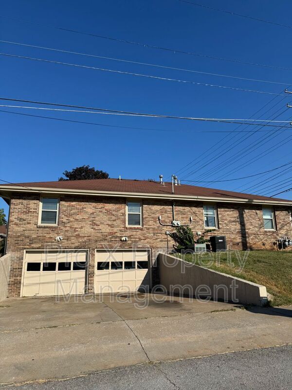 Building Photo - 459 W Grand St