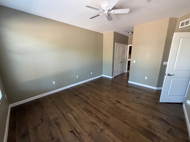 Building Photo - 7291 N Scottsdale Rd