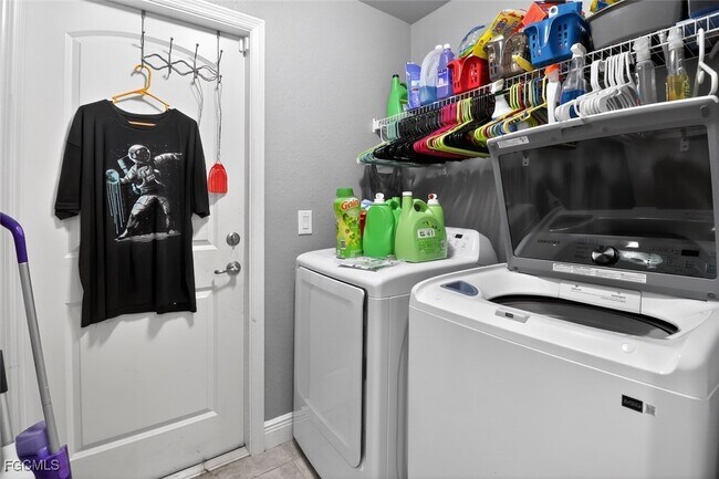 Building Photo - 4301 NW 36th Pl