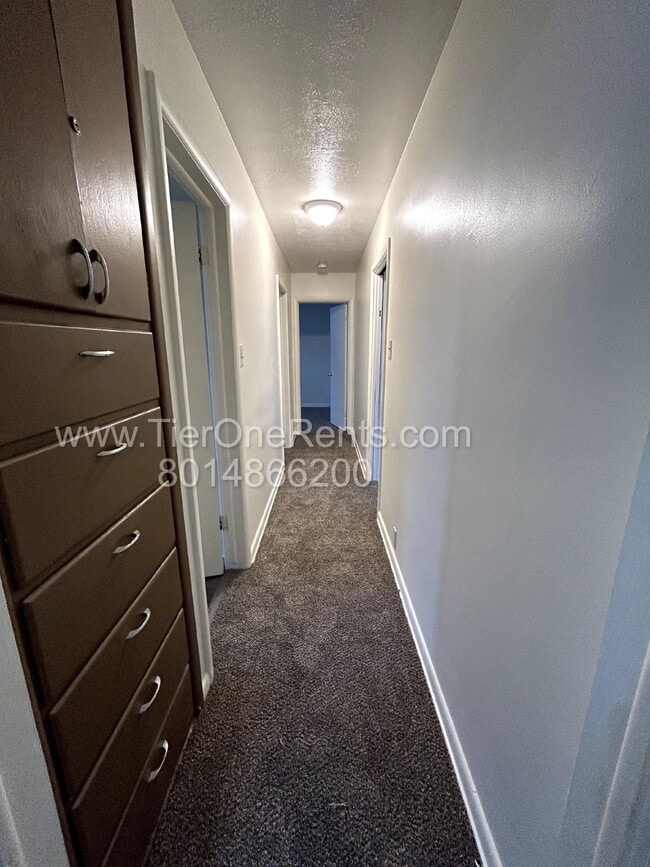Building Photo - This property offers a NO DEPOSIT option available for qualified renters!