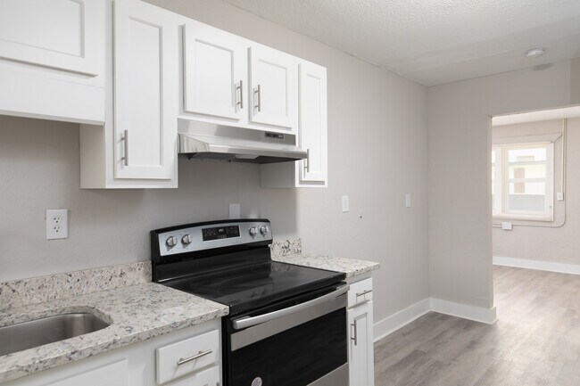 Building Photo - Duke Complex