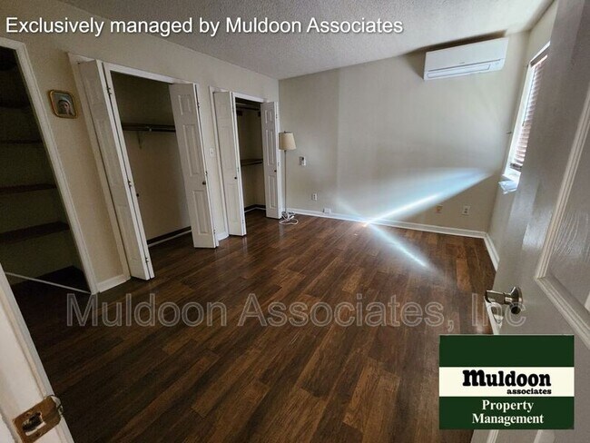 Building Photo - 654 S Bellflower Dr