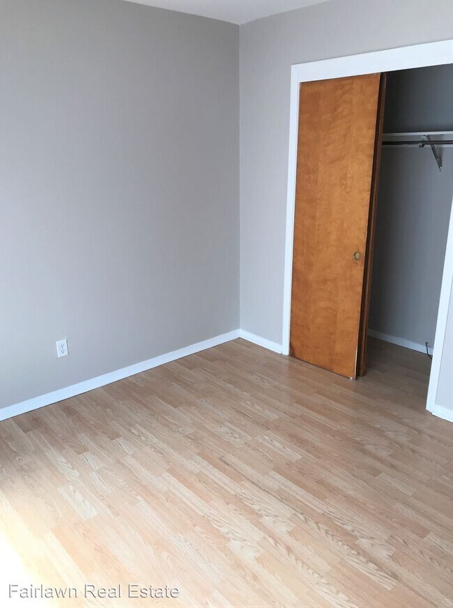 Building Photo - 807 S Randolph St