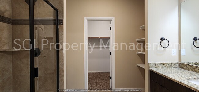 Building Photo - 4 Bedroom Home Ready for Move in!