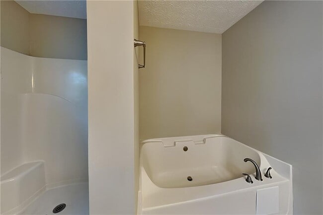 Building Photo - 110 Rockefeller Ln