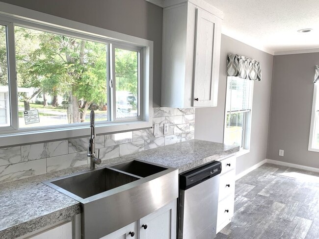 Building Photo - 147 Woodland Dr