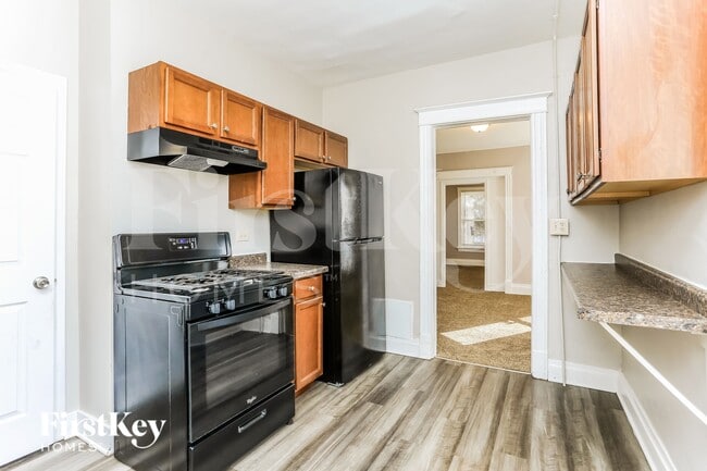 Building Photo - 202 S Park Ave