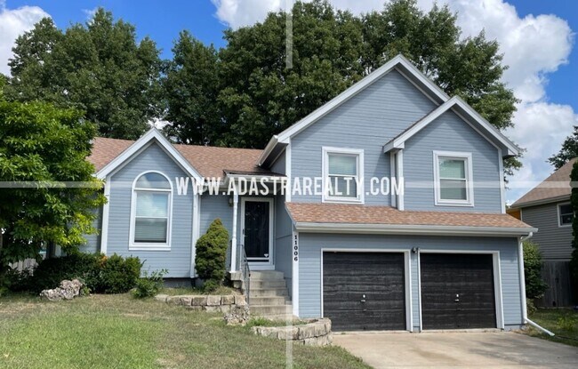 Building Photo - Gorgeous Shawnee Mission NW Home-Coming SO...