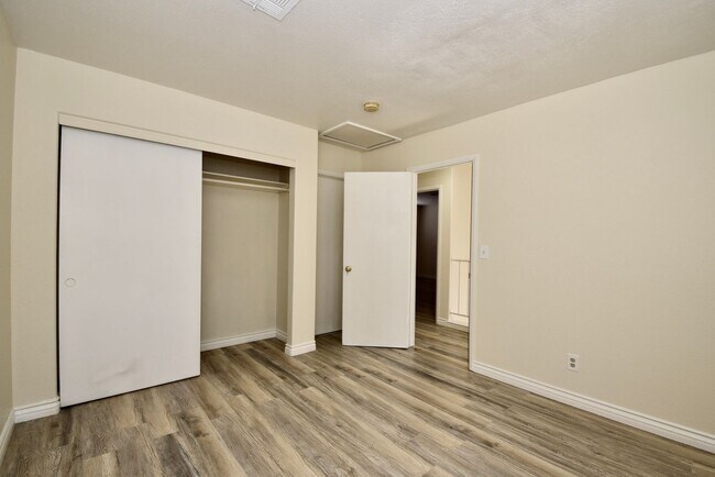 Building Photo - Charming 3-Bedroom, 2.5-Bath Two-Story Hom...