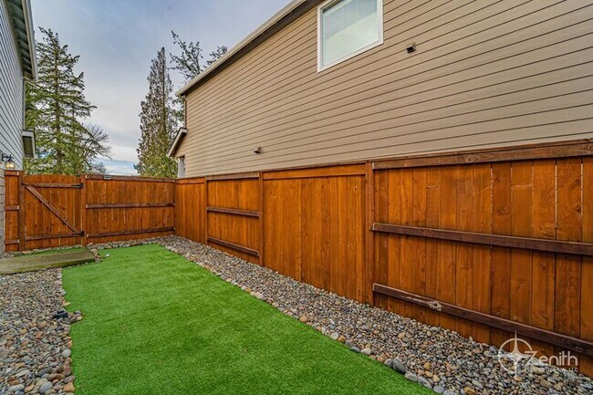 Building Photo - 2018 S Taverner Dr