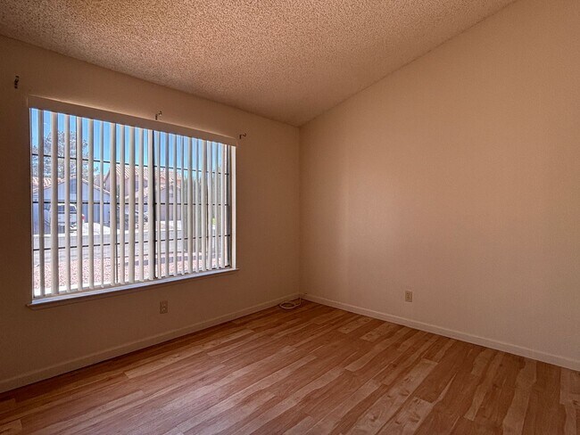 Building Photo - 1588 Yellowwood Dr