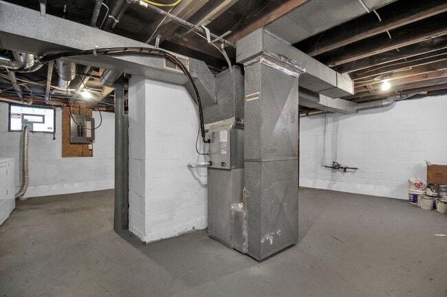 Building Photo - 587 S Ogden Ave