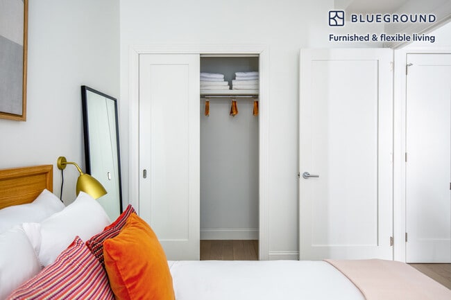 Building Photo - 915 West End Ave