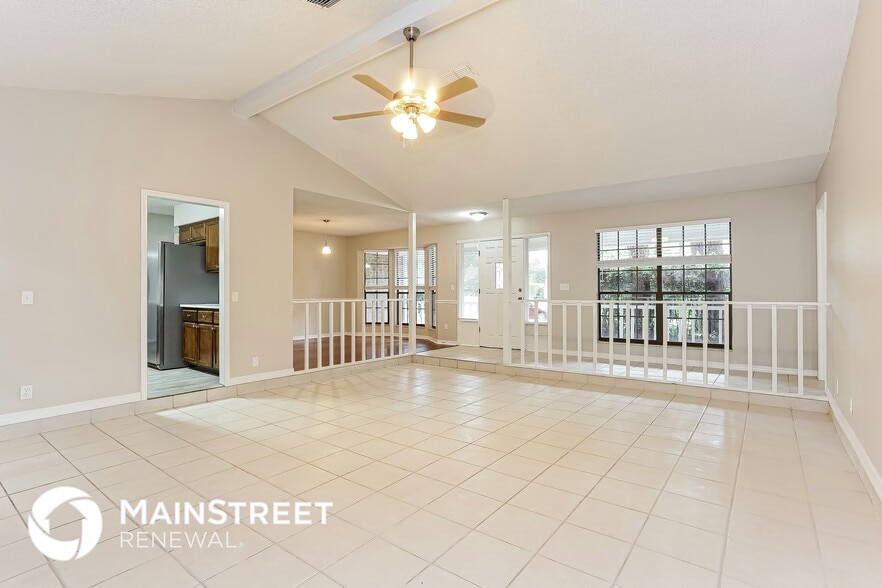 Building Photo - 450 Segovia Dr