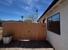 Building Photo - 815 E Lester St