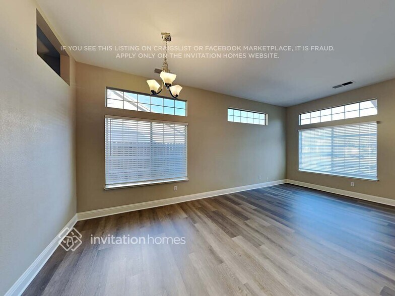 Building Photo - 1633 Northwood Dr