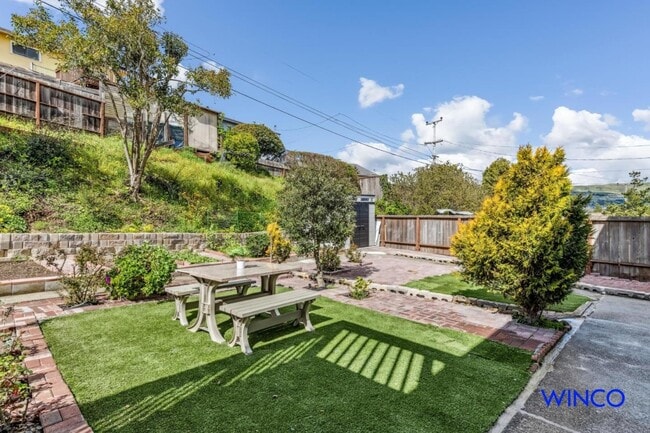 Building Photo - 372 Avalon Dr