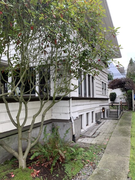 Building Photo - 5011 18th Ave NE