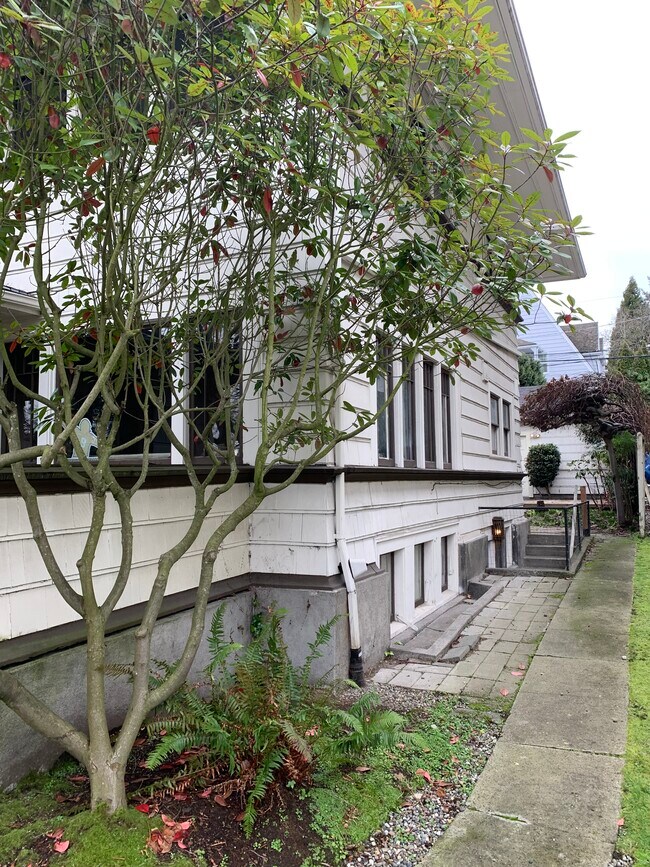 Building Photo - 5011 18th Ave NE