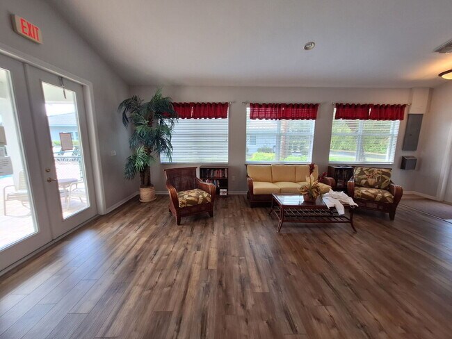 Building Photo - Lovely Villa in Gated Community in Venice