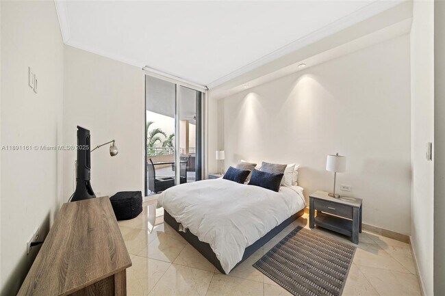 Building Photo - 848 Brickell Key Dr