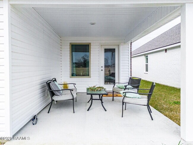 Building Photo - 125 Lake Ridge Dr
