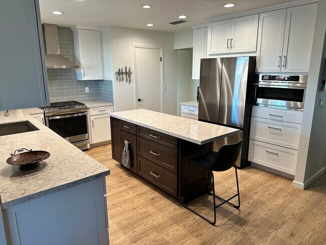 Building Photo - 2791 Okeechobee Dr