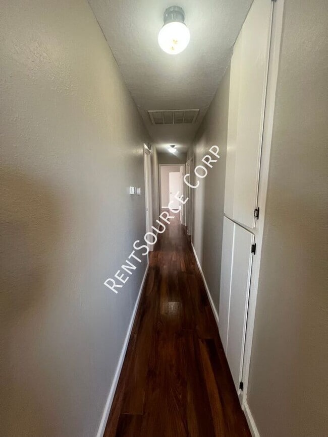Building Photo - 27333 Mesquite St