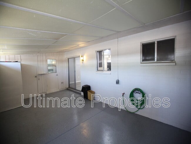 Building Photo - 10418 W Deanne Dr