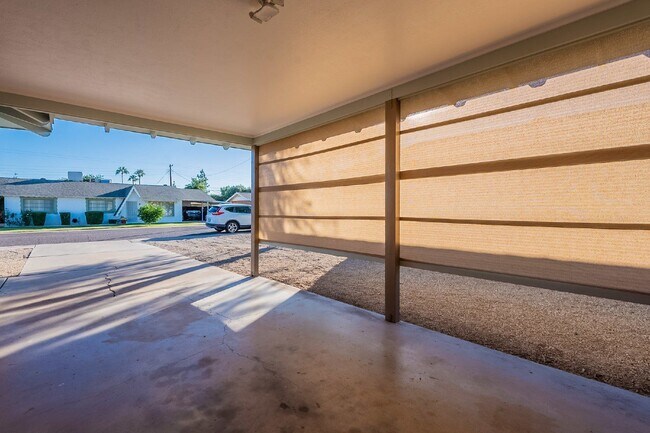 Building Photo - 8416 E Rancho Vista Dr