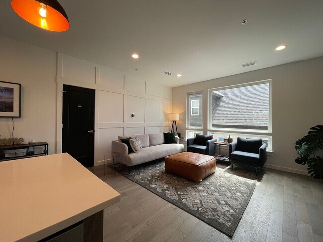 Building Photo - Modern 2BR + Office Townhome with Rooftop Deck in Prime Sunnyside/Highlands Location
