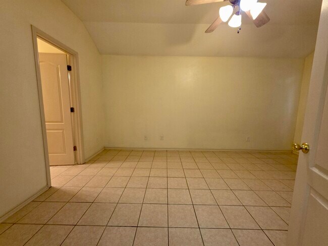 Building Photo - 615 John Adams Rd