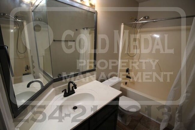 Building Photo - Lisa Lane Living – Simple, Smart & Ready for You!