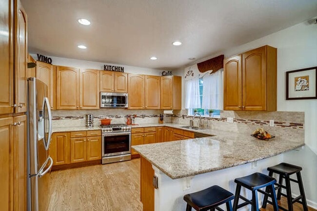 Building Photo - Evolve Real Estate: Meticulous Executive 4...