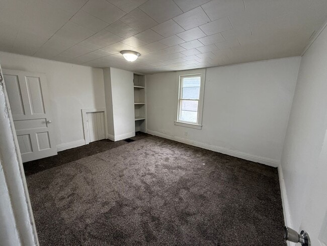 Building Photo - 402 Eastern Ave