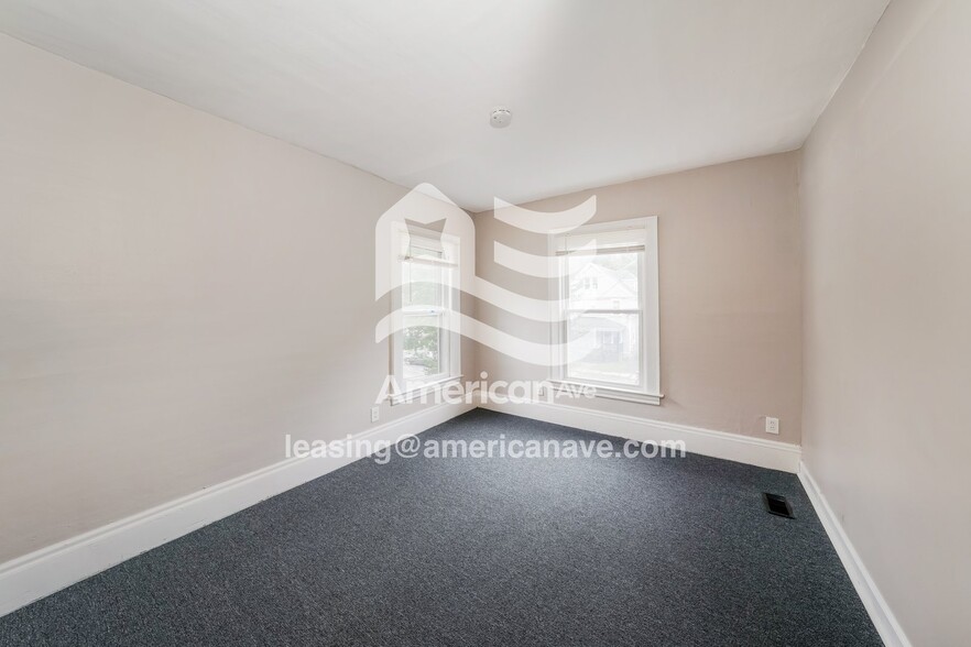 Building Photo - 339 W Calthrop Ave