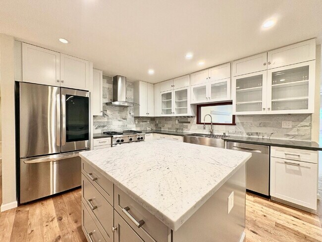 Building Photo - Spacious 3 Bedroom Gilroy Home with AC  & Attached Garage