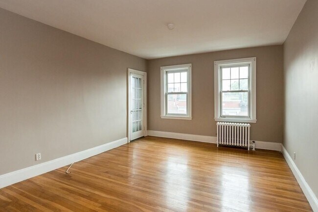Building Photo - 48 Strathmore Rd