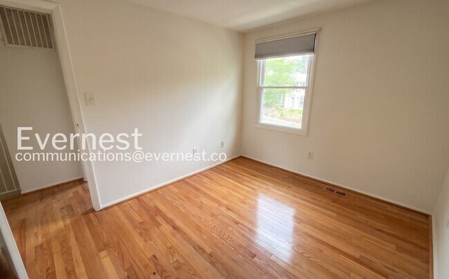 Building Photo - 3284 Wyndale Ct