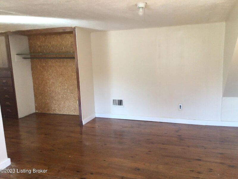 Building Photo - 323 N 38th St