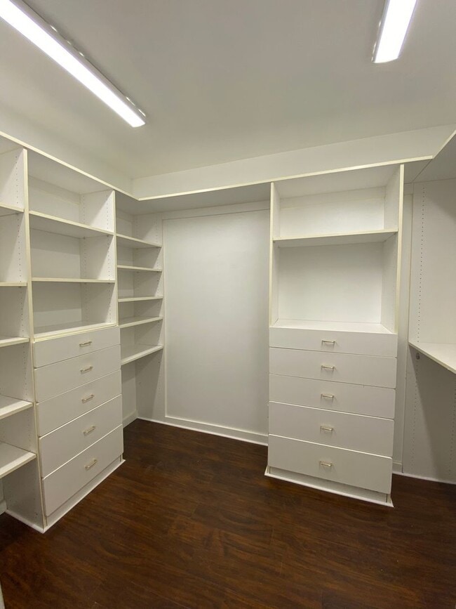 Building Photo - UTILITIES INCLUDED 2 bed 3 bath apartment in Hildale