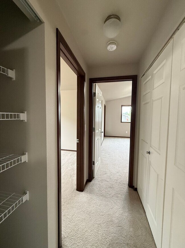Building Photo - Modern 3BR/2.5BTH Home For Rent in Prime Marysville Location