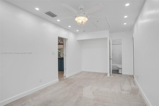 Building Photo - 10440 SW 126th Ave