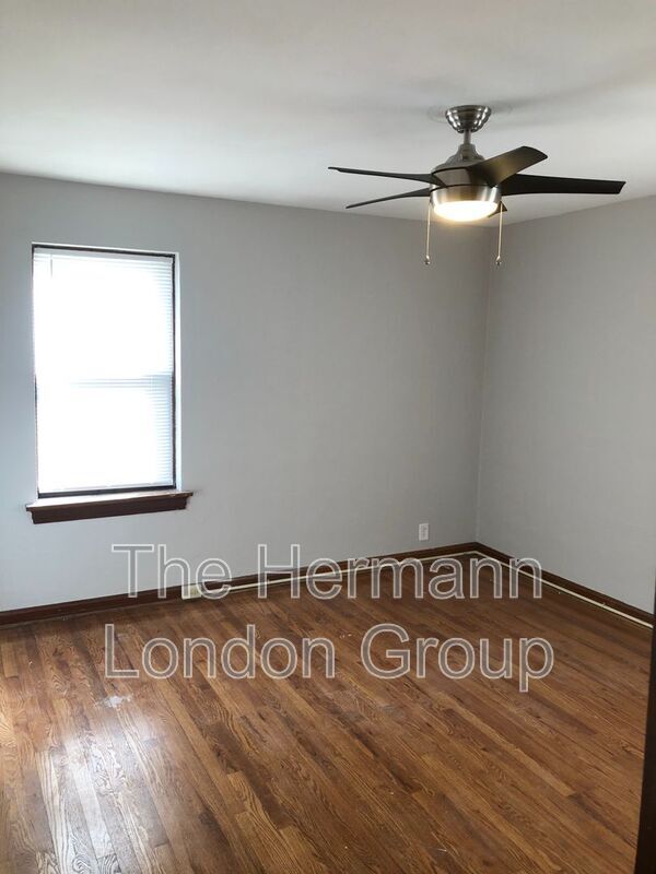Building Photo - 4614-4616-4616 Jamieson Ave
