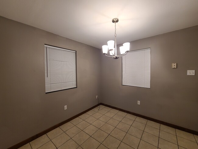 Building Photo - 3308 Pakenham Dr